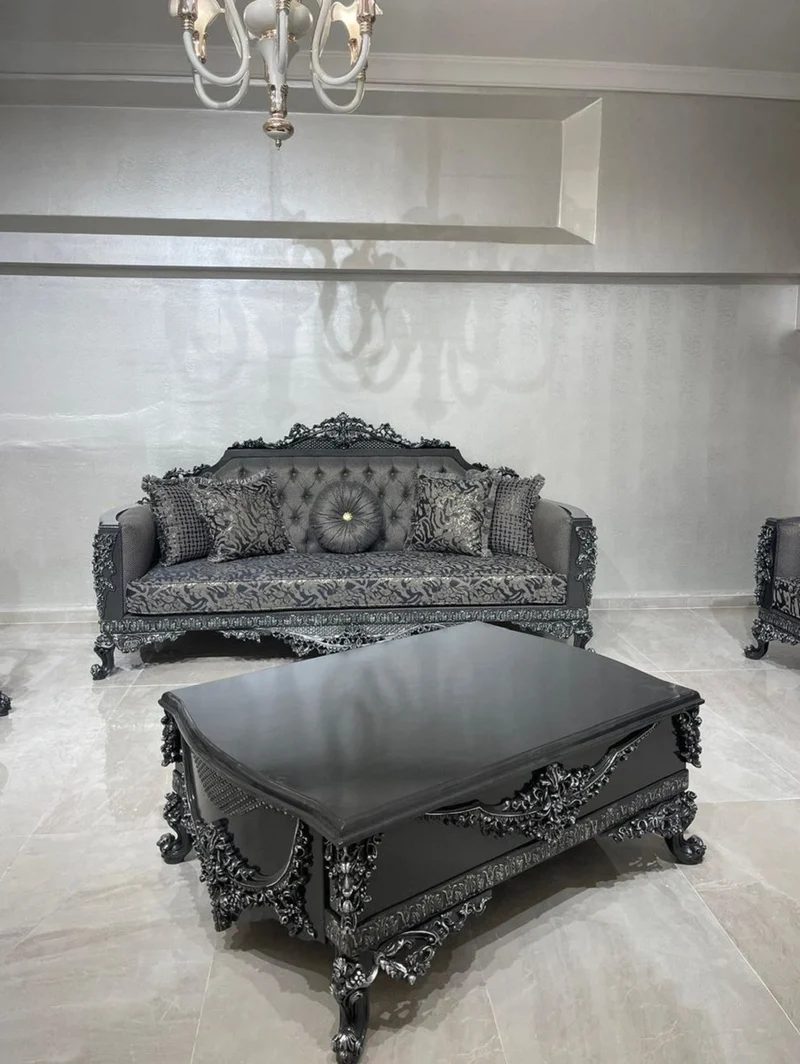 Casa Padrino Luxus Barock Wohnzimmer Set Grau / Silber - 2 Barock Sofas & 2 Barock Sessel & 1 Barock Couchtisch - Luxus Wohnzimmer Möbel im Barockstil - Barock Möbel - Edel & Prunkvoll