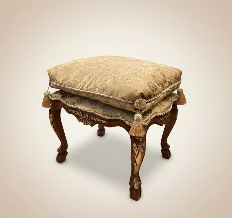 Pompöös by Casa Padrino Luxus Barock Sitzhocker mit Sitzkissen Beige Muster / Braun / Gold - Pompööser Barock Hocker designed by Harald Glööckler - Barock Möbel - Edel & Prunkvoll