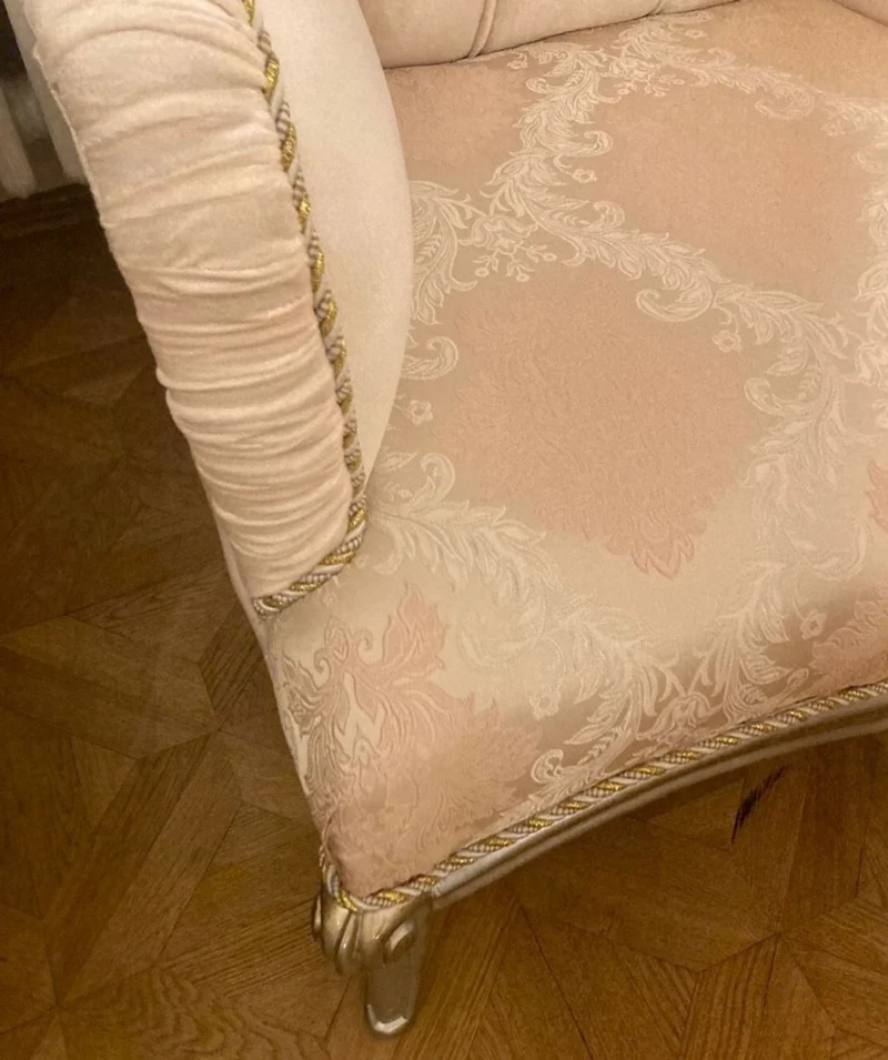 Casa Padrino Luxus Barock Sessel Rosa / Silber - Prunkvoller Wohnzimmer Sessel mit Glitzersteinen - Luxus Wohnzimmer Möbel im Barockstil - Barock Möbel - Barock Einrichtung - Edel & Prunkvoll