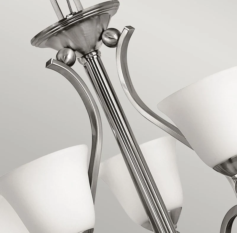 Casa Padrino Luxus Art Deco Kronleuchter Silber / Weiß Ø 61 x H. 62,5 cm - Runder Metall Kronleuchter mit Glas Lampenschirmen - Wohnzimmer Kronleuchter - Art Deco Leuchten - Luxus Leuchten