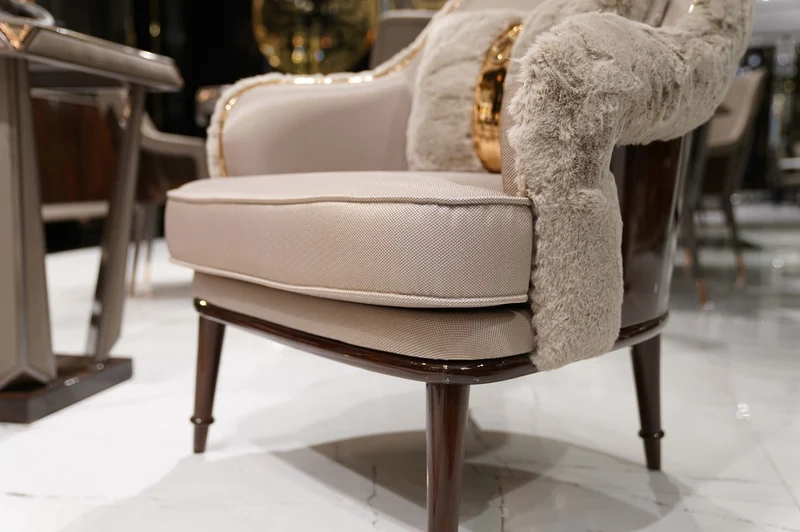 Casa Padrino Luxus Designer Sessel Grau / Dunkelbraun / Gold - Wohnzimmer Sessel - Hotel Sessel - Wohnzimmer Möbel - Luxus Möbel - Wohnzimmer Einrichtung - Luxus Einrichtung - Möbel Luxus