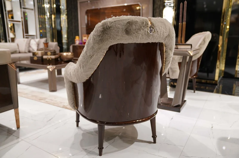 Casa Padrino Luxus Designer Sessel Grau / Dunkelbraun / Gold - Wohnzimmer Sessel - Hotel Sessel - Wohnzimmer Möbel - Luxus Möbel - Wohnzimmer Einrichtung - Luxus Einrichtung - Möbel Luxus