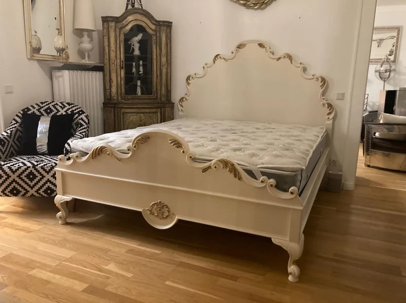 Casa Padrino Barock Doppelbett mit Matratze Creme / Gold - Prunkvolles Massivholz Bett - Schlafzimmer Möbel im Barockstil - Barock Möbel - Barock Einrichtung - Edel & Prunkvoll