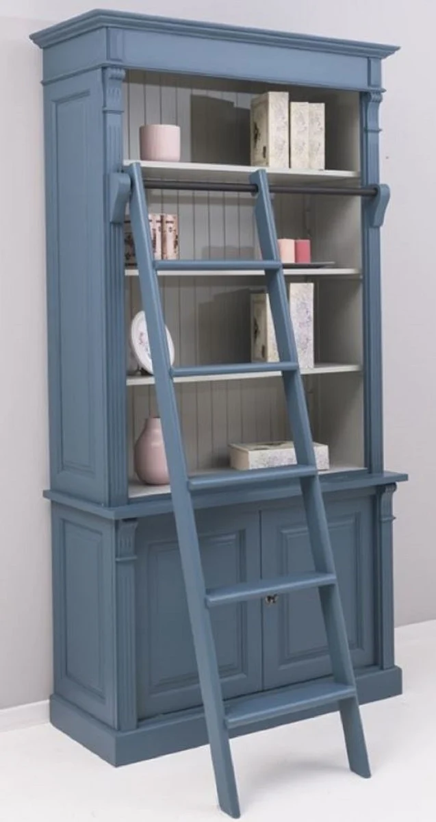 Casa Padrino Landhausstil Bücherschrank mit Leiter Blau / Grau 120 x 51 x H. 228 cm - Massivholz Schrank - Regalschrank - Wohnzimmerschrank - Büroschrank - Landhausstil Möbel