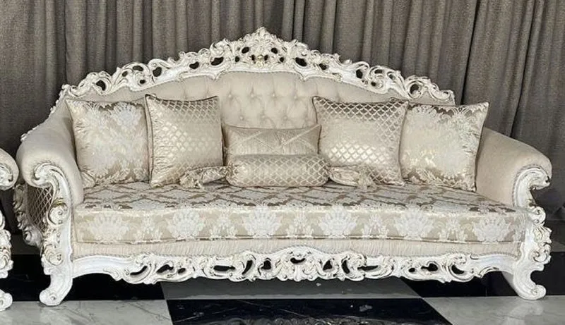 Casa Padrino Luxus Barock Wohnzimmer Set Creme / Weiß / Gold - 2 Barock Sofas & 2 Barock Sessel & 1 Barock Couchtisch - Luxus Wohnzimmer Möbel im Barockstil - Barock Möbel - Edel & Prunkvoll