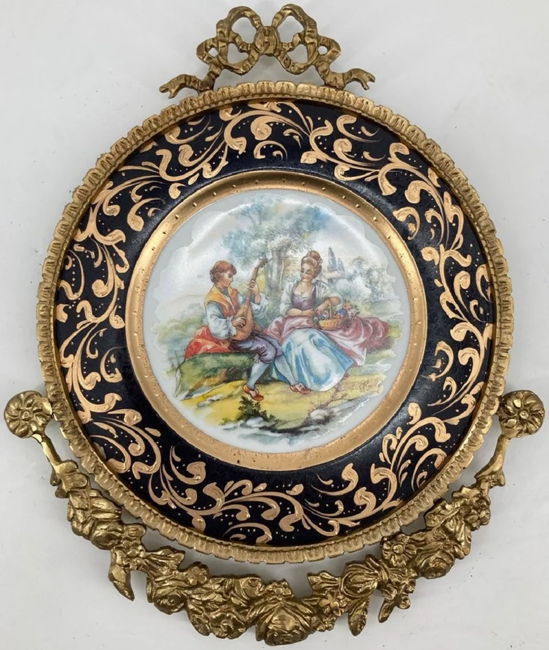 Casa Padrino Barock Keramik Wandteller Schwarz / Mehrfarbig / Messing - Barock Wandbild mit verziertem Messing Rahmen - Barock Wanddeko Accessoires