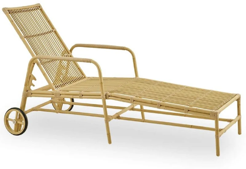 Casa Padrino Luxus Gartenliege Naturfarben 200 x 73 x H. 97 cm - Moderne Wetterbeständige Liege mit verstellbarer Rückenlehne und Armlehnen - Poolliege - Garten Hotel Pool Möbel - Luxus Qualität