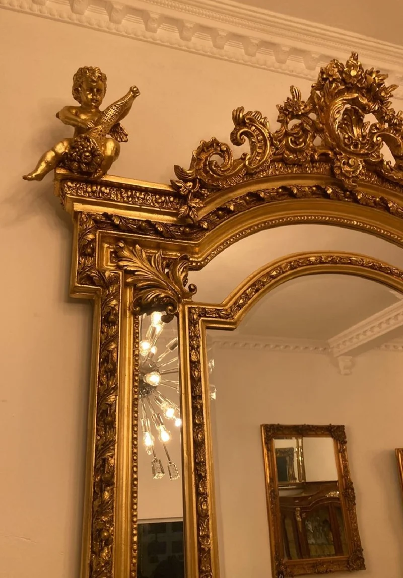 Casa Padrino Barock Spiegel Gold - Handgefertigter Antik Stil Wandspiegel mit dekorativen Engelsfiguren - Wohnzimmer Spiegel - Garderoben Spiegel - Prunkvolle Barock Möbel