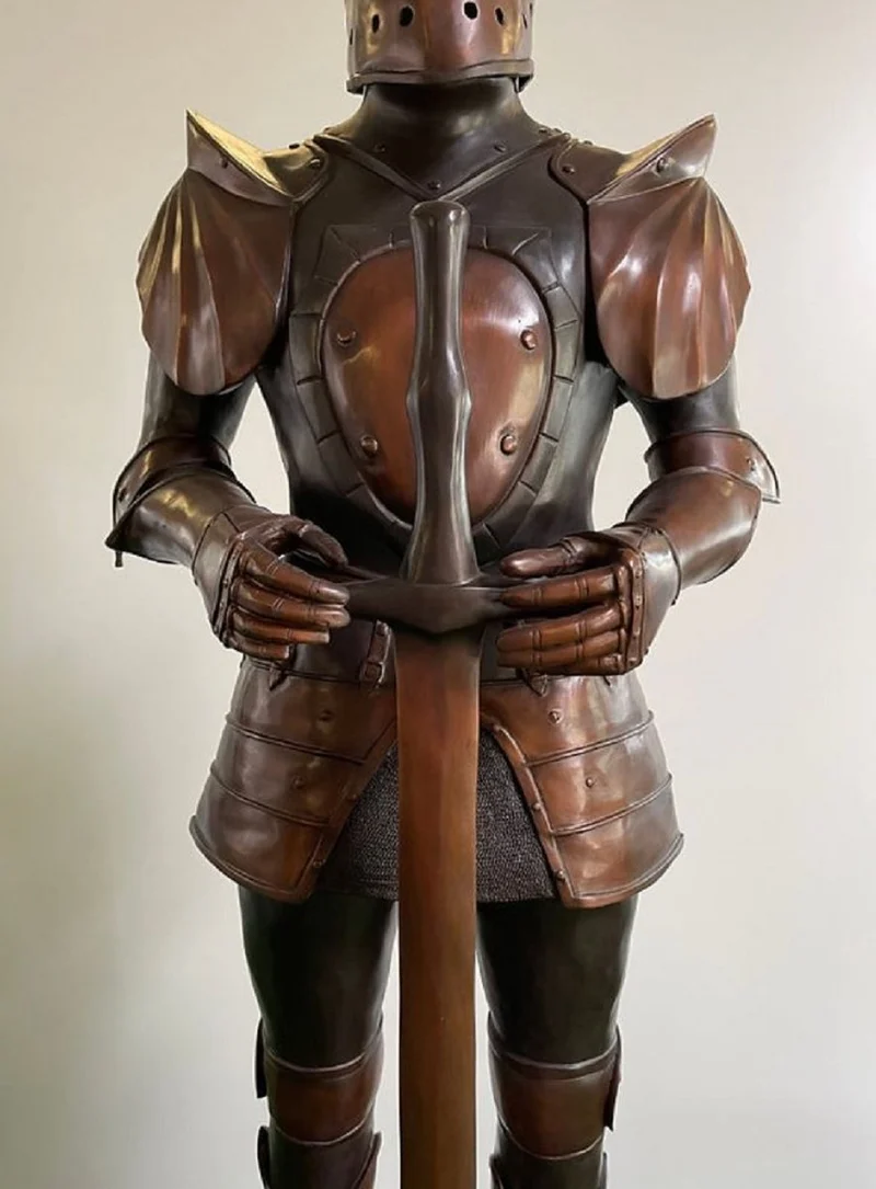 Casa Padrino Luxus Mittelalter Deko Bronze Skulptur Ritter mit Schwert 79 x 61 x H. 241 cm - Große Bronze Dekofigur mit Sockel - Mittelalter Deko Accessoires - Luxus Qualität