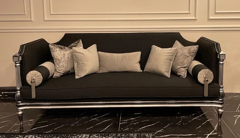Casa Padrino Luxus Barock Sofa Schwarz / Silber - Handgefertigtes Wohnzimmer Sofa im Barockstil - Barock Wohnzimmer Möbel