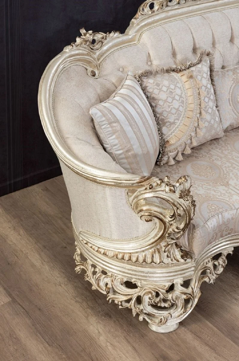 Casa Padrino Luxus Barock Wohnzimmer Set Cremefarben / Beige / Antik Gold - 2 Sofas & 2 Sessel & 1 Couchtisch - Handgefertigte Wohnzimmer Möbel im Barockstil - Edel & Prunkvoll