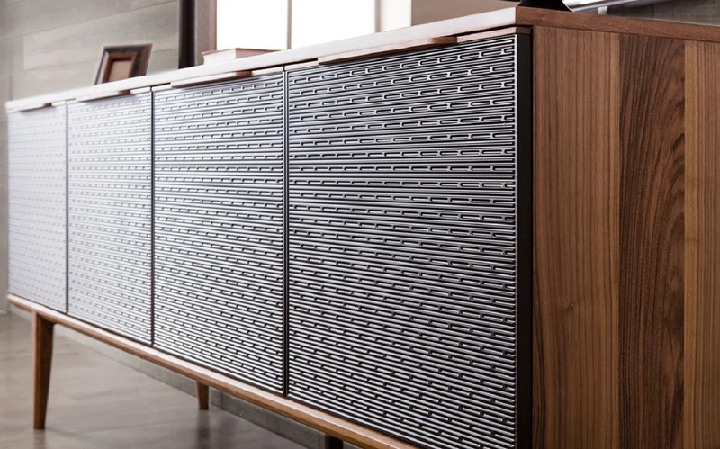 Casa Padrino Luxus Möbel Set Braun / Schwarz - 1 Sideboard mit 4 Türen & 1 Spiegel - Moderne Massivholz Möbel - Luxus Kollektion