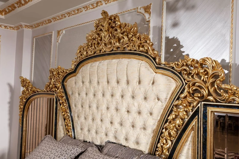 Casa Padrino Luxus Barock Schlafzimmer Set Gold / Weiß / Blau / Gold - 1 Doppelbett mit Kopfteil & 2 Nachtkommoden - Schlafzimmer Möbel im Barockstil - Edel & Prunkvoll
