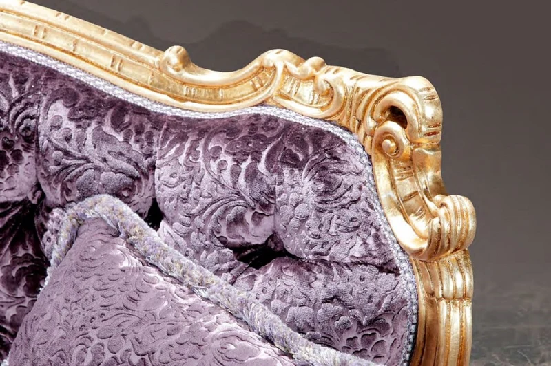 Casa Padrino Luxus Barock 3er Sofa Lila / Gold - Prunkvolles Wohnzimmer Sofa mit elegantem Muster - Barock Wohnzimmer & Hotel Möbel - Erstklassische Qualität - Made in Italy