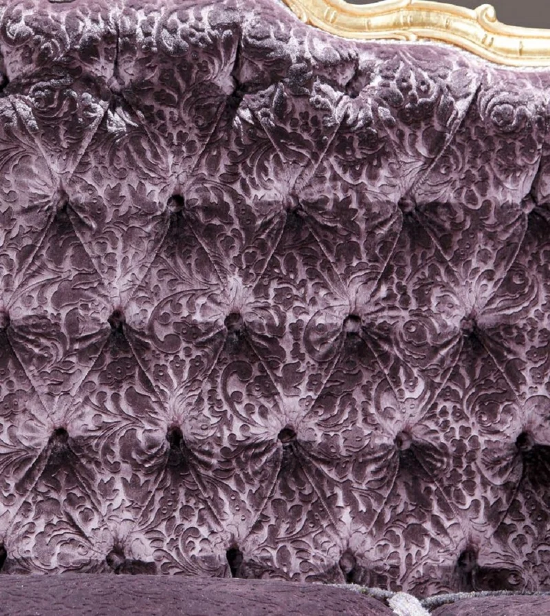 Casa Padrino Luxus Barock 3er Sofa Lila / Gold - Prunkvolles Wohnzimmer Sofa mit elegantem Muster - Barock Wohnzimmer & Hotel Möbel - Erstklassische Qualität - Made in Italy