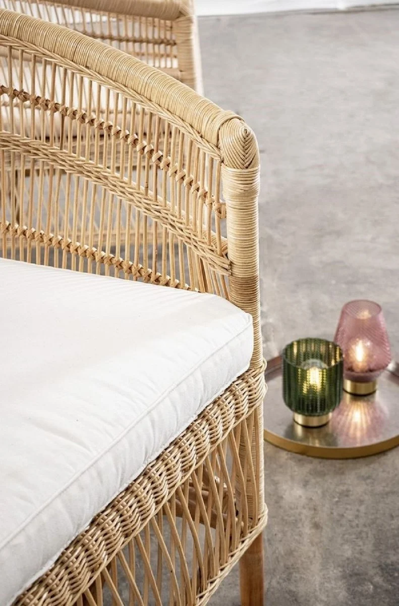 Casa Padrino Luxus Gartensessel Naturfarben / Weiß 79 x 72 x H. 86 cm - Rattan Garten & Terrassen Sessel mit Sitzkissen - Garten & Terrassen Möbel - Luxus Qualität