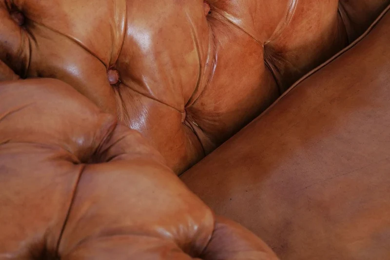 Casa Padrino Luxus Chesterfield Leder Sessel 125 x 100 x H. 80 cm - Verschiedene Farben - Echtleder Wohnzimmer Sessel - Chesterfield Wohnzimmer Möbel
