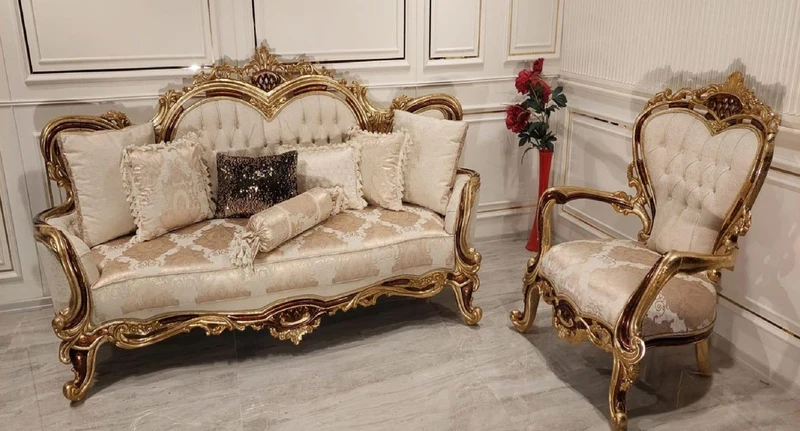 Casa Padrino Luxus Barock Sofa Cremefarben / Braun / Gold - Prunkvolles Wohnzimmer Sofa mit elegantem Muster - Barock Möbel - Edel & Prunkvoll