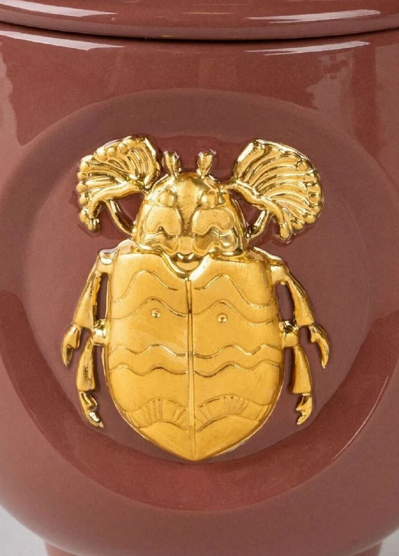 Casa Padrino Luxus Duftspender Skarabäus Rot / Gold Ø 11 x H. 21 cm - Runder Porzellan Raumerfrischer mit Deckel - Deko Accessoires - Luxus Qualität