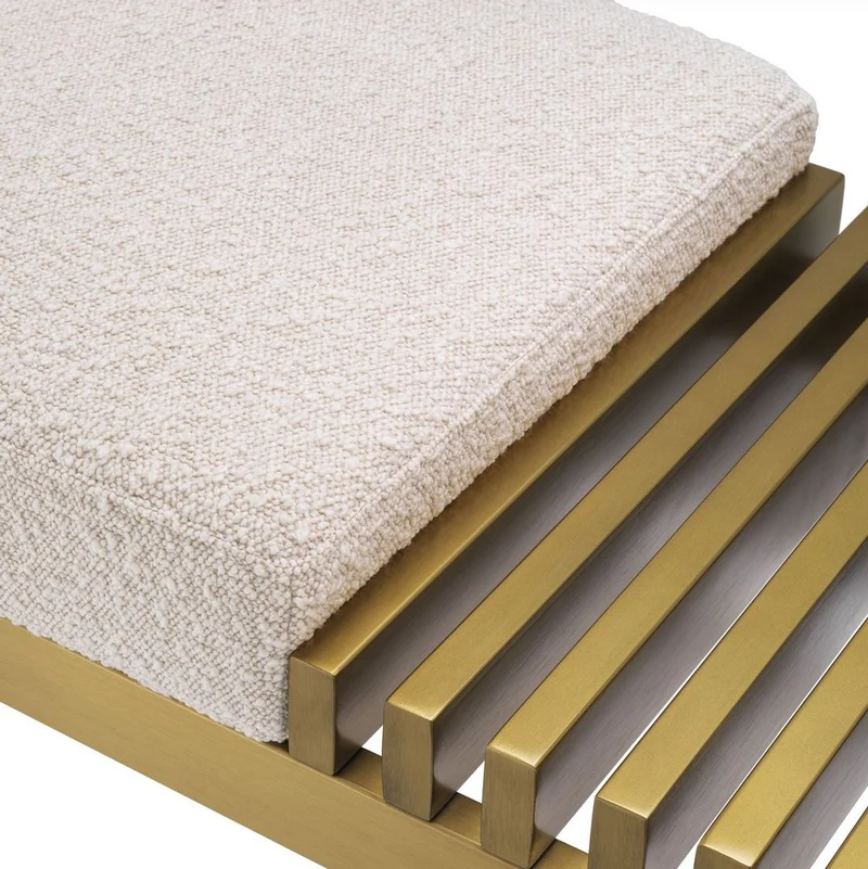Casa Padrino Luxus Sitzbank Creme / Messing 140 x 44 x H. 45 cm - Gepolsterte Edelstahl Bank - Wohnzimmer Möbel - Hotel Möbel - Luxus Kollektion