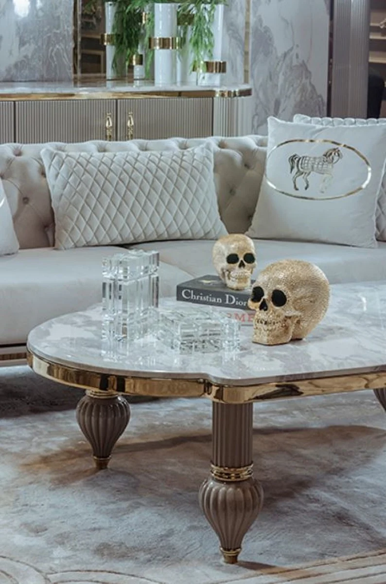 Casa Padrino Luxus Art Deco Couchtisch Grau / Weiß / Gold 160 x 87 x H. 46 cm - Prunkvoller Massivholz Wohnzimmertisch mit Kunstmarmor Tischplatte - Art Deco Wohnzimmer Möbel