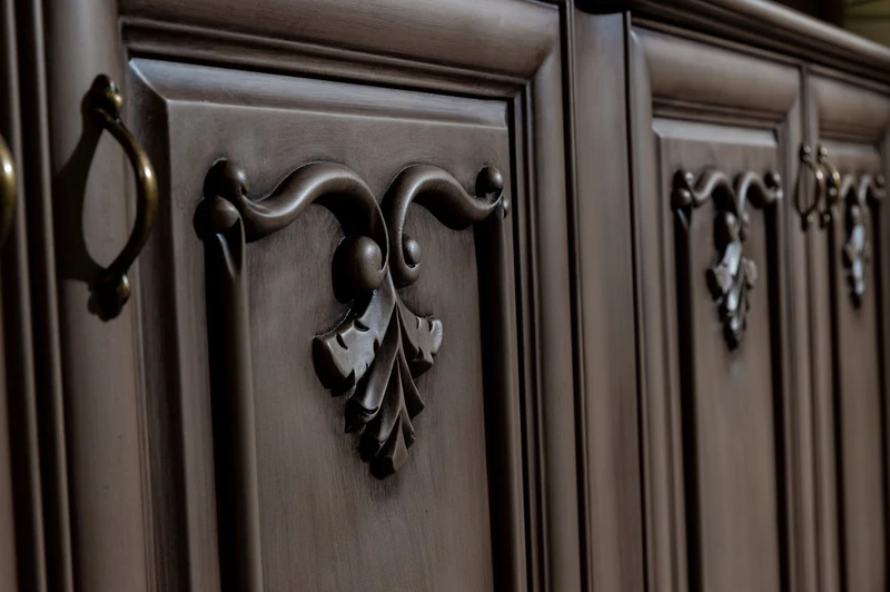 Casa Padrino Luxus Barock Möbel Set Braun / Naturfarben - 1 Barock Sideboard mit 4 Türen & 1 Barock Wandspiegel - Barock Möbel