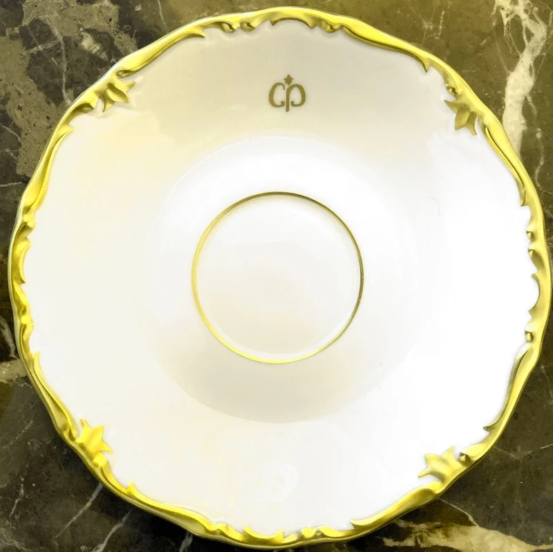 Casa Padrino Luxus Barock Porzellan Kaffeetasse mit Untertasse Weiß / Gold - Edles Reichenbach Porzellan - Made in Germany