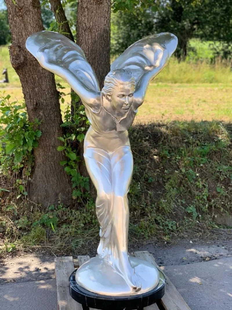 Casa Padrino Luxus Bronze Skulptur Spirit of Ecstasy Frau mit Flügel Silber / Schwarz 117 x 122 x H. 168 cm - Riesige Bronzefigur mit Marmorsockel - Luxus Deko Accessoires