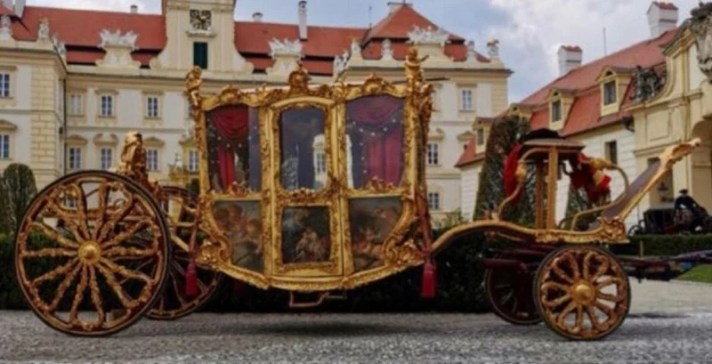 Casa Padrino Luxus Barock Königskutsche Naturfarben / Gold / Rot - Prunkvolle Pferde Kutsche im Barockstil - Luxus Qualität - Edel & Prunkvoll