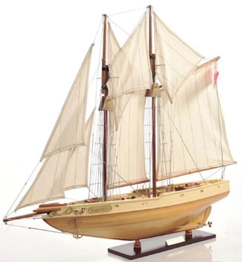 Casa Padrino Luxus Segelschiff Bluenose II mit Massivholz Ständer Naturfarben / Braun 67,5 x 12 x H. 62 cm - Handgefertigtes Deko Schiff - Holzschiff - Modellschiff - Deko Accessoires
