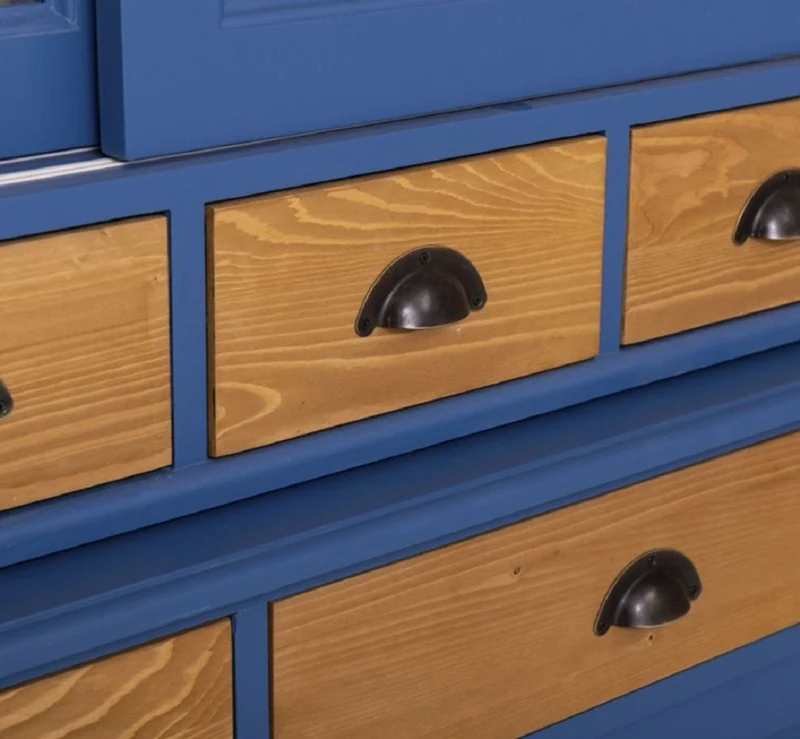 Casa Padrino Landhausstil Esszimmerschrank Blau / Naturfarben 142 x 48 x H. 225 cm - Massivholz Küchenschrank - Landhausstil Esszimmer Möbel