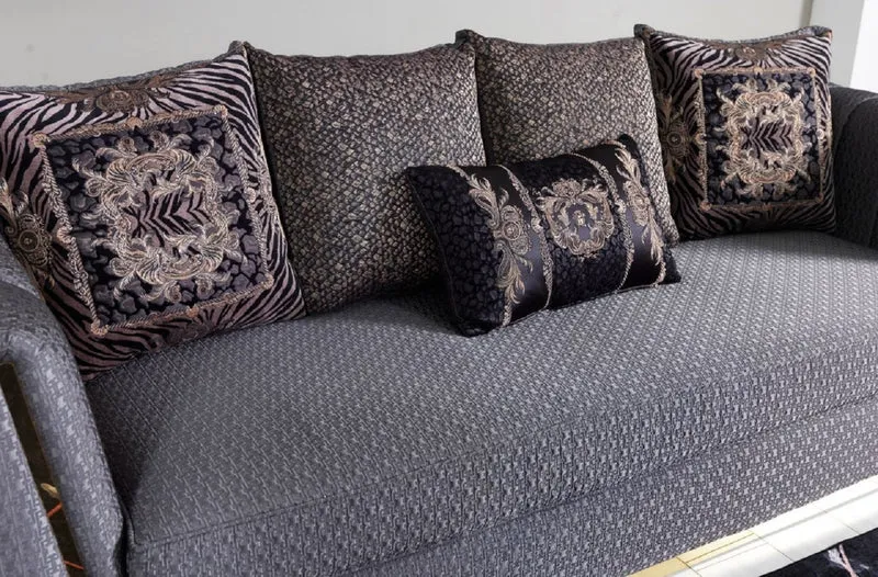 Casa Padrino Luxus Wohnzimmer Set Lila / Gold - 2 Sofas & 2 Sessel & 1 Couchtisch - Moderne Wohnzimmer Möbel - Luxus Qualität