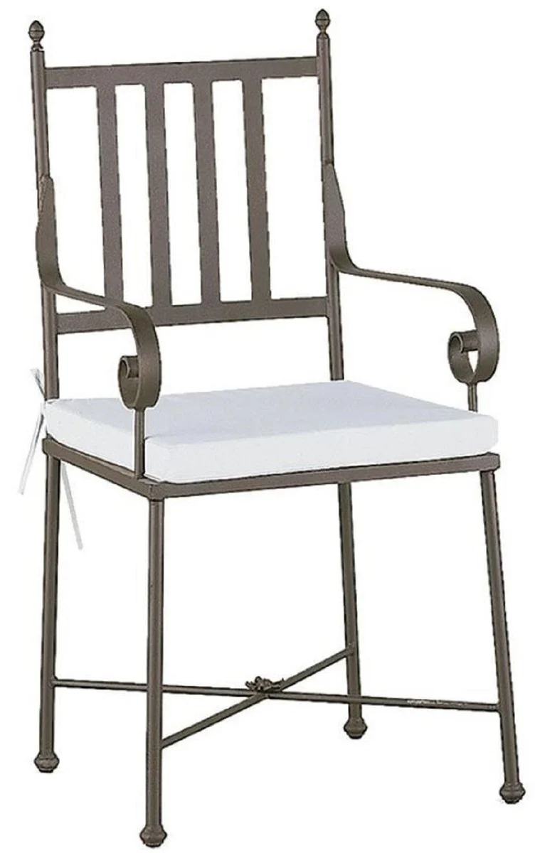 Casa Padrino Luxus Jugendstil Gartenstuhl mit Armlehnen und Sitzkissen Braun / Weiß 47 x 50 x H. 103 cm - Handgeschmiedeter Esszimmer Stuhl - Esszimmer Garten Terrassen Möbel