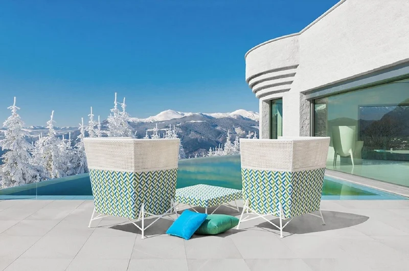 Casa Padrino Luxus Garten Sessel Weiß / Blau / Grün 98 x 85 x H. 104 cm - Handgewebter Wetterbeständiger Hochlehn Sessel - Garten & Terrassen Möbel - Luxus Kollektion