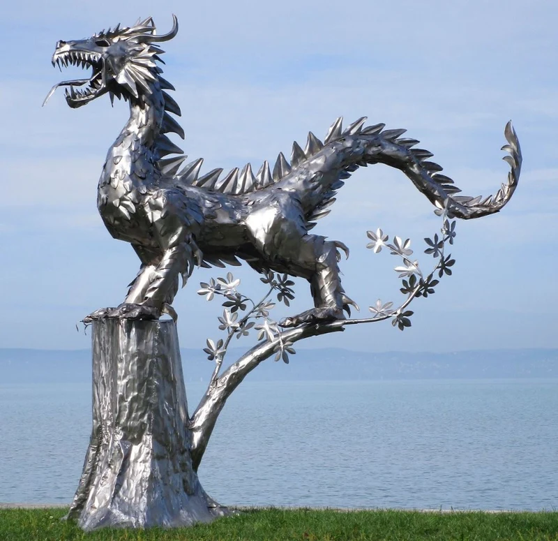 Casa Padrino Luxus Gartendeko Skulptur Drache Silber 290 x 140 x H. 292 cm - Riesige Edelstahl Deko Figur - Gartenfigur - Hotel Garten Deko