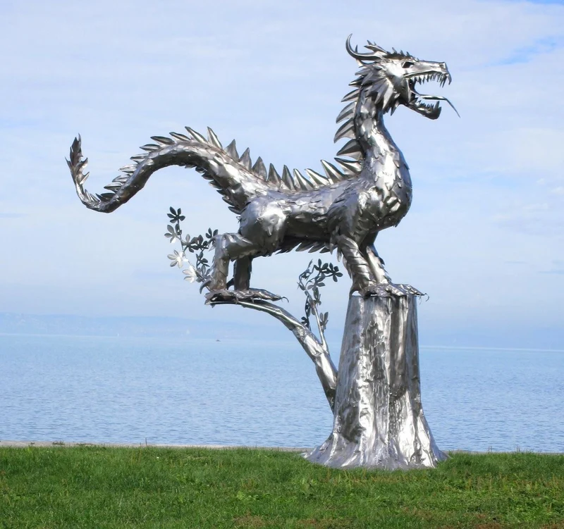 Casa Padrino Luxus Gartendeko Skulptur Drache Silber 290 x 140 x H. 292 cm - Riesige Edelstahl Deko Figur - Gartenfigur - Hotel Garten Deko