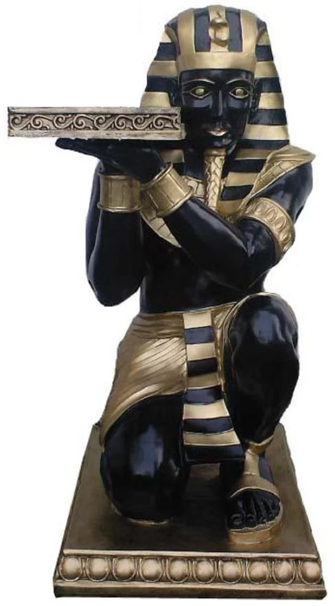 Casa Padrino Deko Skulptur Ägyptischer Pharao Schwarz / Gold 42 x 54 x H. 90 cm - Wetterbeständige Ägyptische Dekofigur mit Tablett - Wohnzimmer Garten Terrassen Beistelltisch