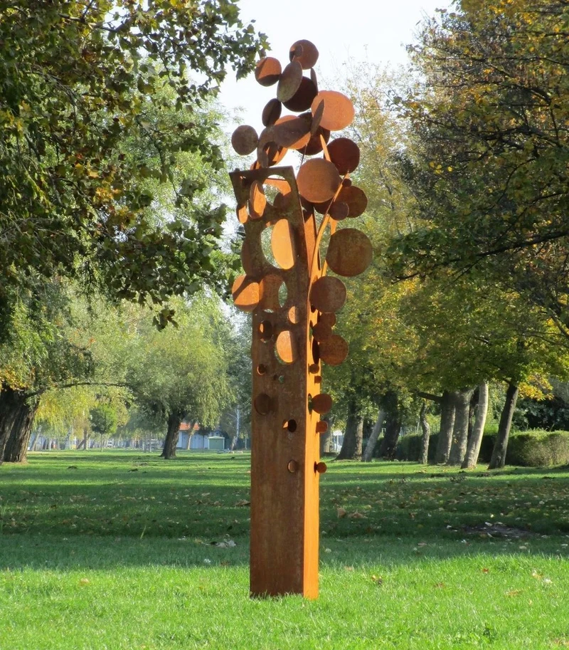 Casa Padrino Designer Stahl Garten Skulptur Münzbaum Rostfarben 75 x 70 x H. 260 cm - Handgefertigte Wetterbeständige Garten Dekoration