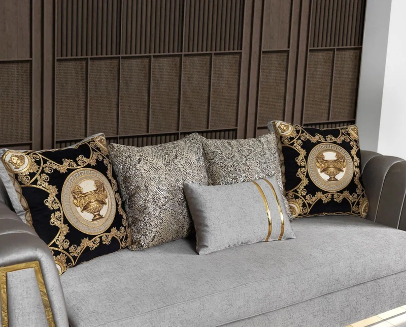 Casa Padrino Luxus Wohnzimmer Sofa mit dekorativen Kissen Grau / Gold 240 x 92 x H. 78 cm - Luxus Wohnzimmer Möbel