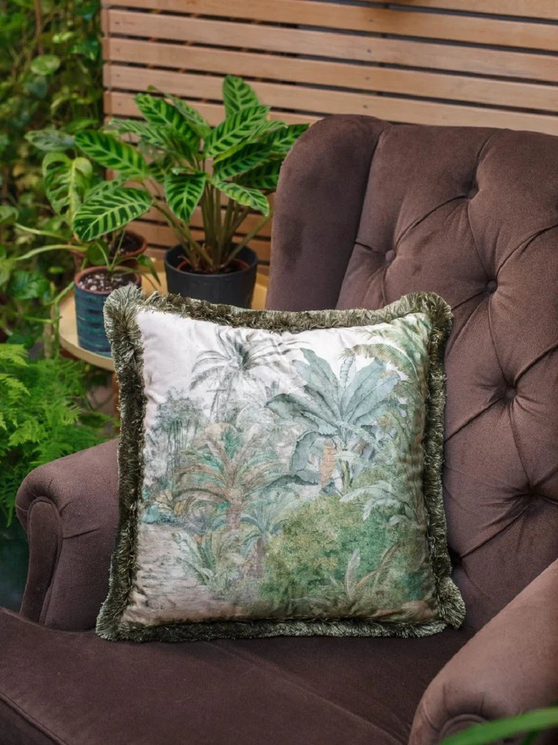 Casa Padrino Luxus Deko Kissen Palmen Landschaft Creme / Grün 45 x 45 cm - Bedrucktes Samt Kissen mit Fransen - Wohnzimmer Deko Accessoires