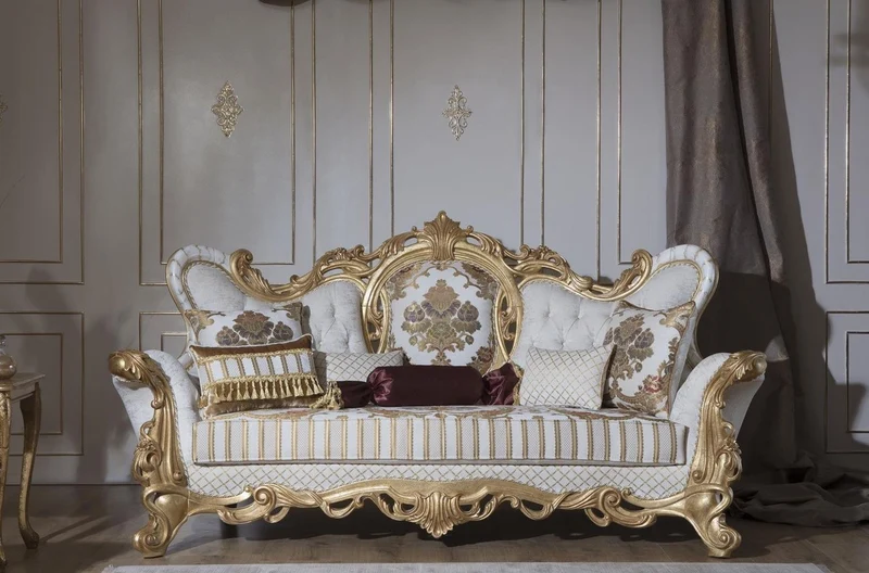 Casa Padrino Luxus Barock Sofa Weiß / Gold 248 x 108 x H. 122 cm - Wohnzimmer Sofa mit elegantem Muster und dekorativen Kissen - Prunkvolle Barock Möbel