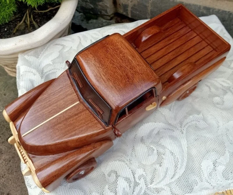 Casa Padrino Deko Oldtimer Pickup Auto Braun / Naturfarben 40 x 23 x H. 18 cm - Handgefertigtes Holz Auto - Wohnzimmer Deko - Schreibtisch Deko - Deko Accessoires