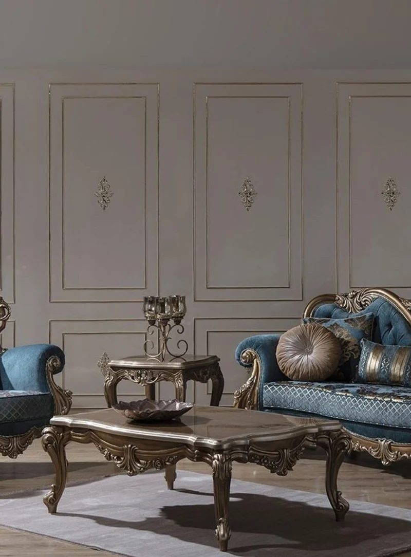 Casa Padrino Luxus Barock Wohnzimmer Set Blau / Gold - 2 Sofas & 2 Sessel & 1 Couchtisch - Prunkvolle Wohnzimmer Möbel im Barockstil