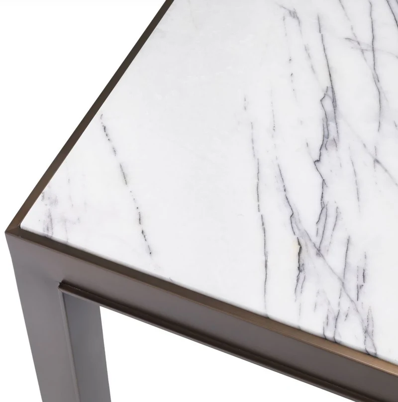 Casa Padrino Luxus Beistelltisch Antik Messingfarben / Weiß / Lila 65 x 65 x H. 51,5 cm - Edelstahl Tisch mit Marmorplatte - Wohnzimmer Möbel - Luxus Möbel