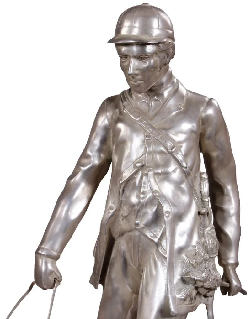 Casa Padrino Luxus Bronzefigur Jäger mit Hund Silber / Schwarz 45 x 28 x H. 61 cm - Bronze Skulptur mit Marmorsockel - Schreibtisch Deko - Wohnzimmer Deko - Luxus Qualität