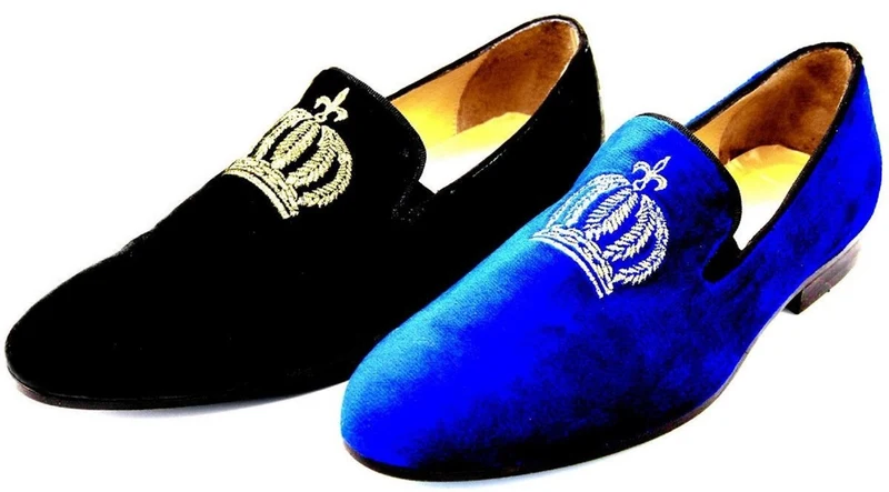 Pompöös by Casa Padrino Luxus Samt Slipper Krone Schwarz / Gold - Verschiedene Schuhgrößen - designed by Harald Glööckler