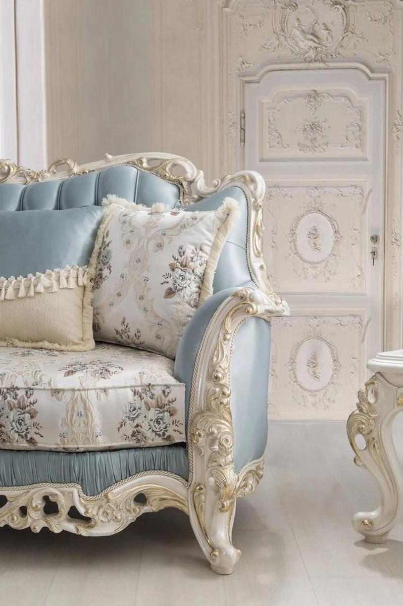 Casa Padrino Luxus Barock Wohnzimmer Sofa mit dekorativen Kissen Hellblau / Creme / Weiß / Gold 240 x 90 x H. 120 cm - Edle Barock Wohnzimmer Möbel