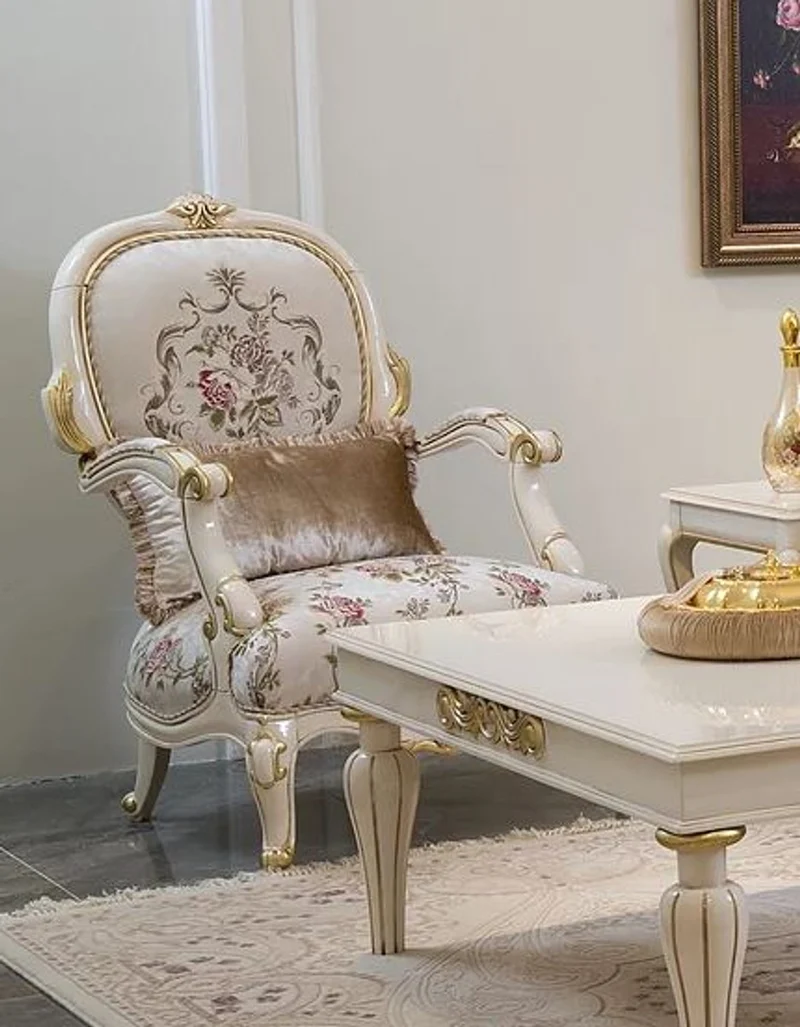 Casa Padrino Luxus Barock Sessel Creme / Weiß / Gold 73 x 60 x H. 111 cm - Prunkvoller Wohnzimmer Sessel mit Blumenmuster und dekorativem Kissen - Barock Wohnzimmer Möbel