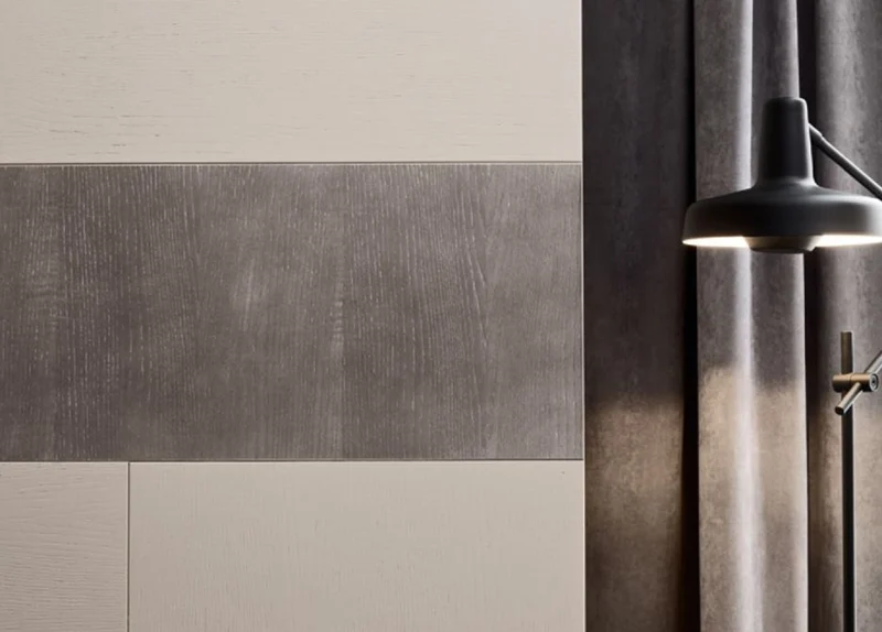 Casa Padrino Luxus Schlafzimmerschrank Cremefarben / Grau 295 x 68 x H. 250 cm - Massivholz Kleiderschrank mit 2 Schiebetüren - Luxus Schlafzimmer Möbel