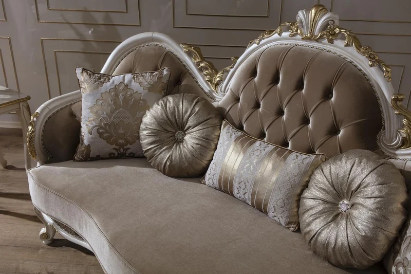 Casa Padrino Luxus Barock Sofa Braun / Weiß / Gold 220 x 80 x H. 124 cm - Prunkvolles Wohnzimmer Sofa mit dekorativen Kissen - Barock Möbel